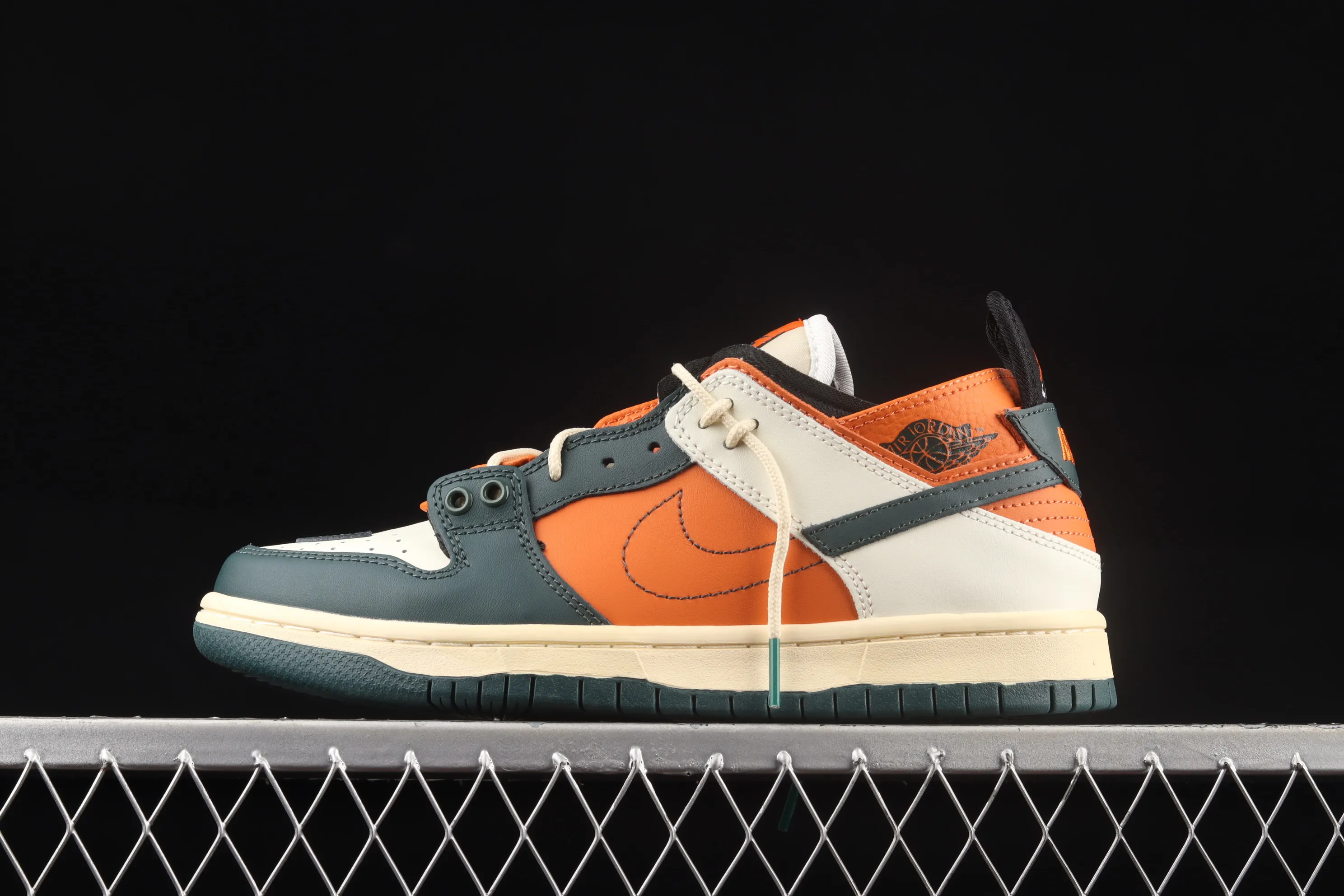 All categories Nk SB Dunk series Nk SB Dunk Low low-top sneakers Nk SB Dunk Low Nike four-in-one multi-element casual sneakers BQ6817-186